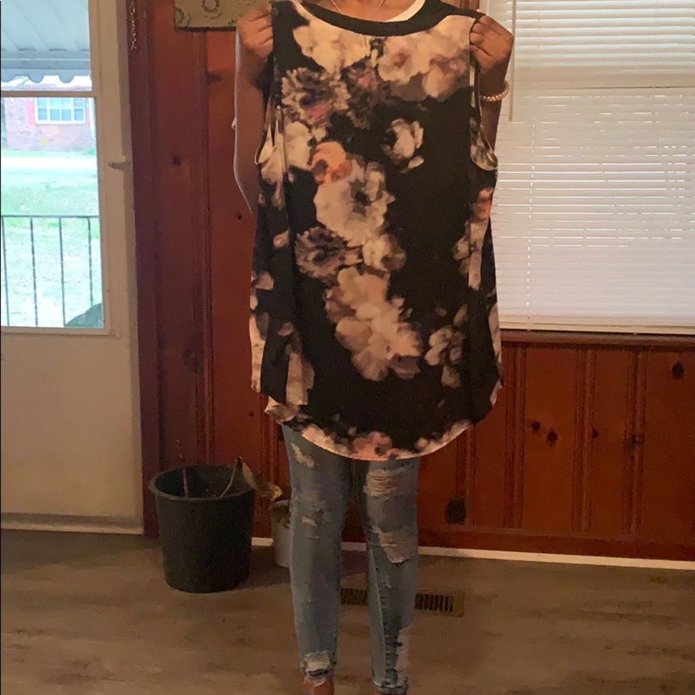 A blouse that can be changed from day to night